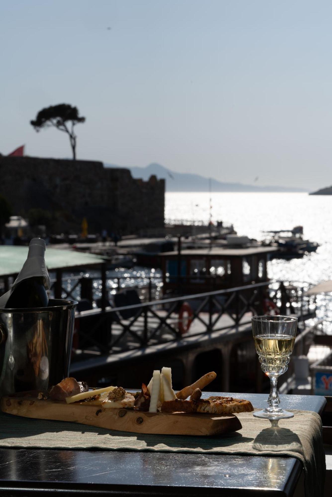 Hotel Karacam Foça Esterno foto